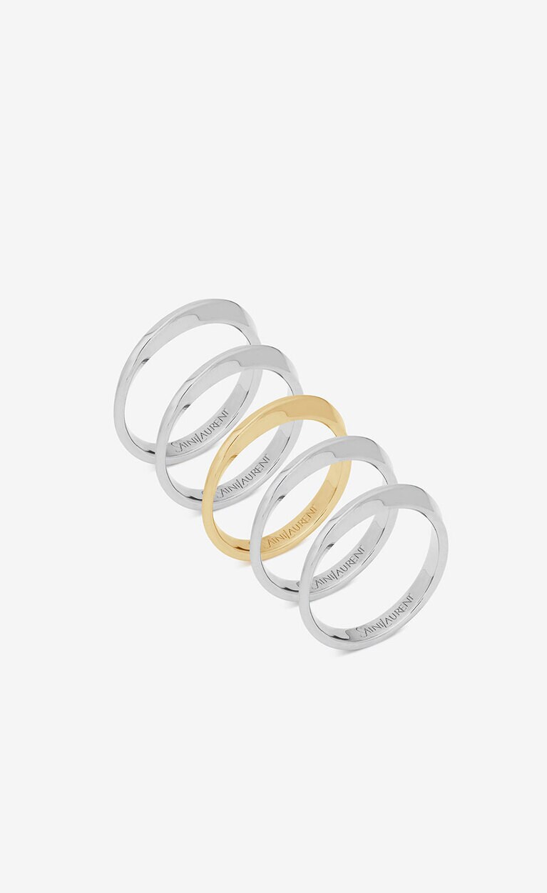 ツイスト リング（グレーゴールド、イエローゴールド）739,200円。