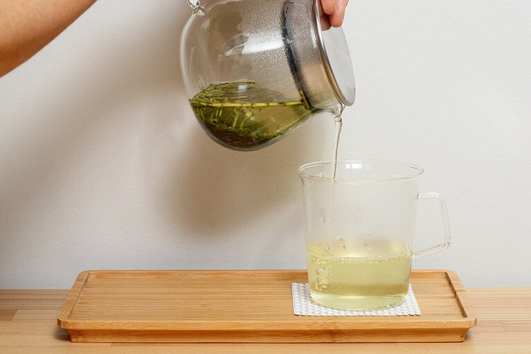 カップに注ぐ。