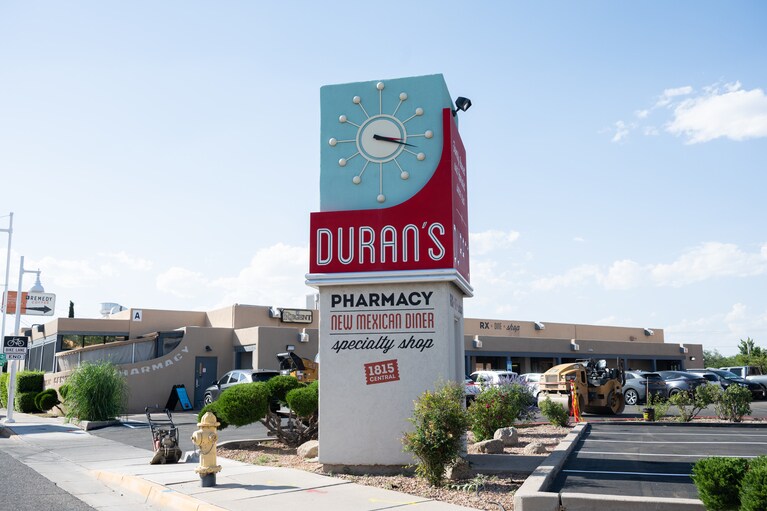 この大きな看板が目印。ヴィンテージ感のあるフォントがルート66ならでは。