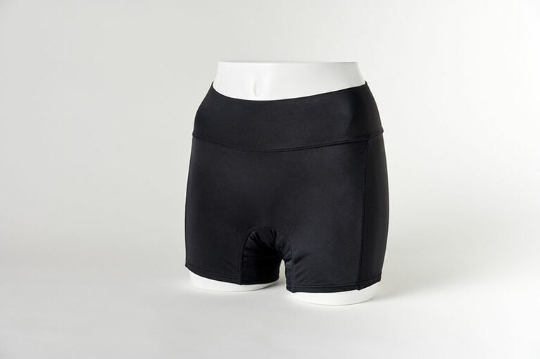 HUG you リークプルーフショーツ for active 5,940円。