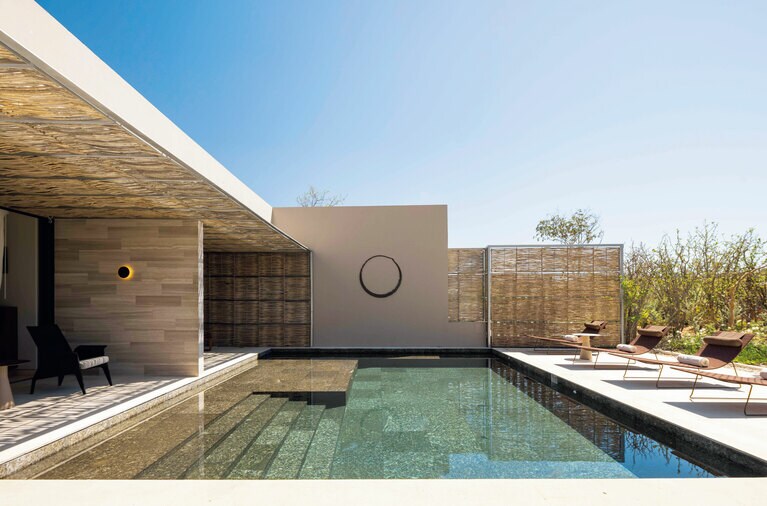 プライベートプールを備えた“ヴィラ･ソラス・4ベッドルーム”。約1,000㎡のリビングも備えた充実の空間。