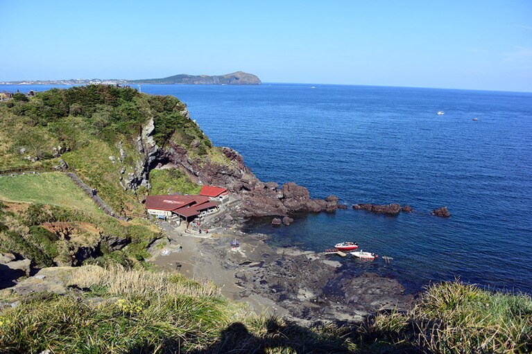 城山日出峰の麓にある、海女さんたちの入り江。