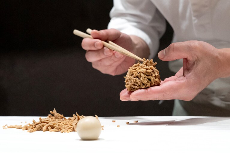 繊細な仕事に息をのむ。