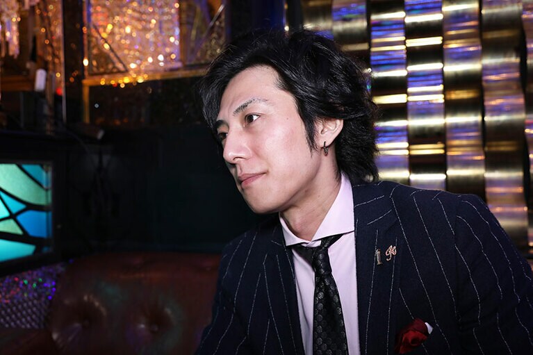 現在の代表、壱さん。クールに微笑みながらも、愛本店の未来を語る眼差しは熱い。