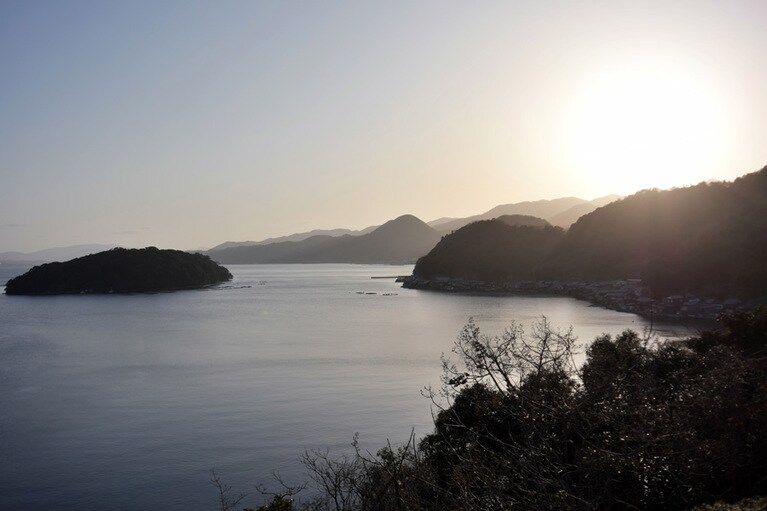 かつては山に阻まれて、集落ごとの行き来は船のみだったそうです。