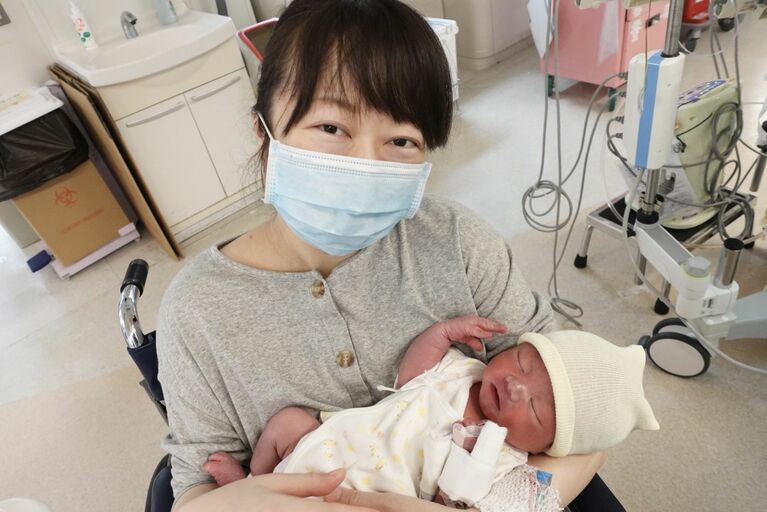 出産した次の日車椅子でNICUへ行ったあいりさん