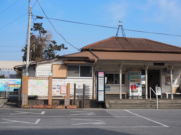 上総牛久駅のほかにも、全18駅のほとんどが開業当時の駅舎を一部改装しながら使っているという。