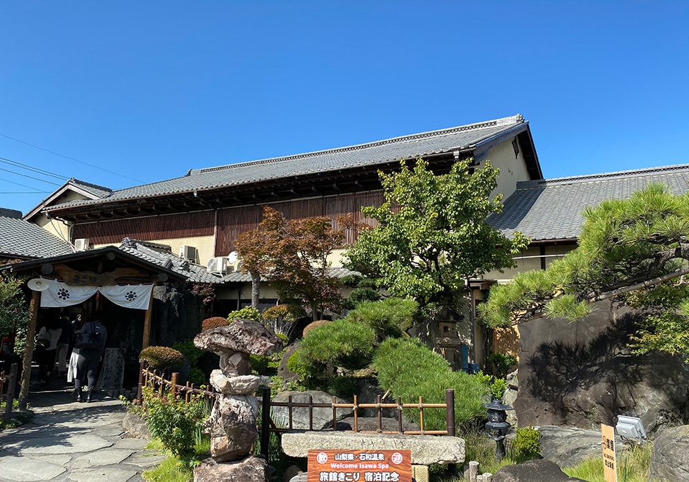 石和温泉の「旅館きこり」では、宿泊すると「富士の介フェア」のコース料理が楽しめます(～2021年3月末日予定)。