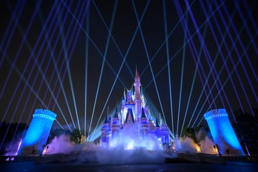 ディズニーの夜を彩る】シンデレラ城「Reach for the Stars