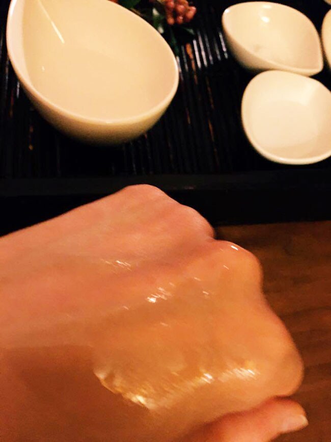 手の甲に塗ったら、すぐに吸収されていきました。