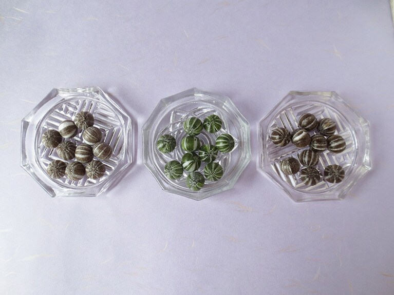 左から「ほうじ茶ラテ」500円、「大和抹茶」500円、「柿の葉茶」500円。