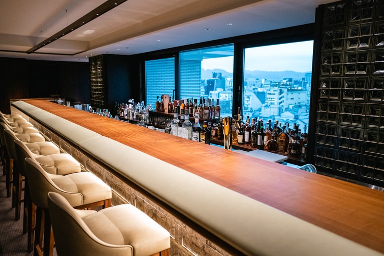 宿泊者以外も利用できる「オールドインペリアルバー」。