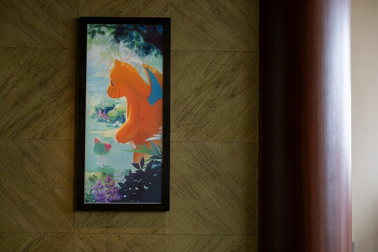 スイートに飾られたポケモンアート。