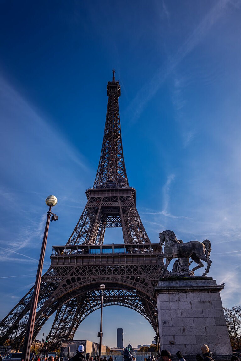 イエナ橋から見上げるエッフェル塔。