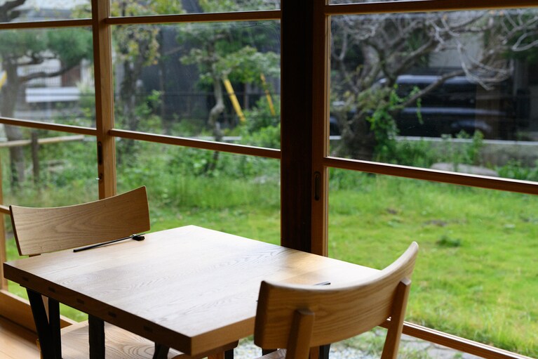 窓際の特等席。