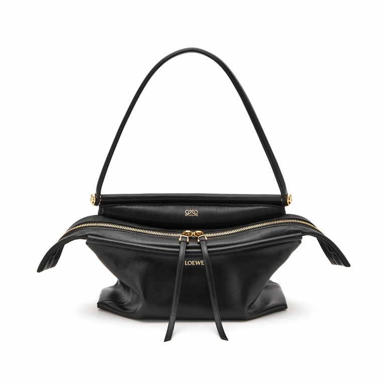 “ウィスカー バッグ スモール”（ブラック）／￥487,300