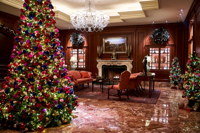 暖炉にも火が入る。