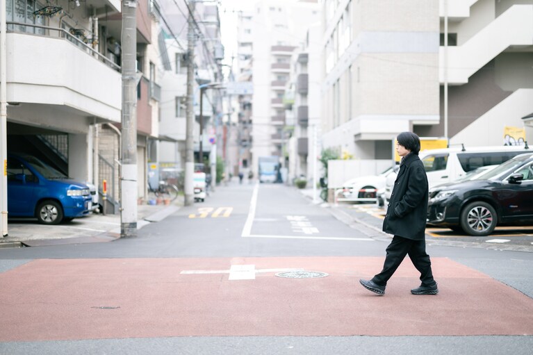 「自分は保護された環境にいる気がした」新作『地図にない』開幕を控えた劇作家・玉田真也が能登半島を巡り、気づいたこと