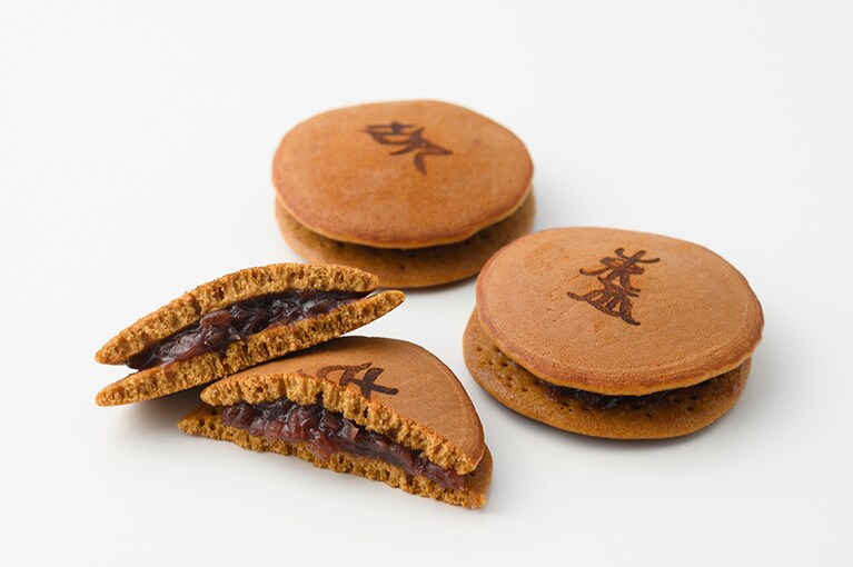 古今東西黒糖どらやき 1,188円（5個入り）。