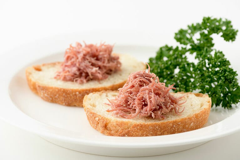 腰塚・手作り極上コンビーフ(冷凍) 1,500円／黒毛和牛 腰塚