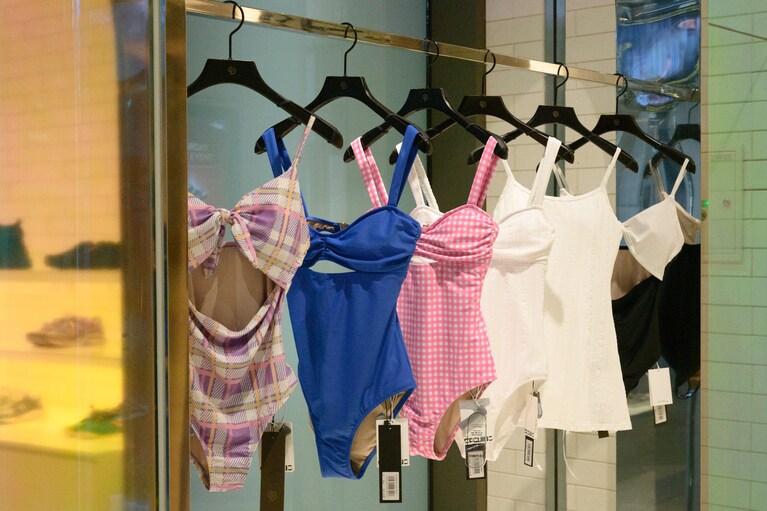 センスの良い水着が多数ラインナップ。万が一持ってくるのを忘れてもご安心を。