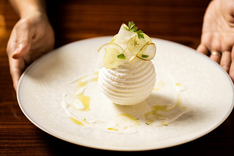 「和梨とセロリとカボスのヴァシュラン」(1,980円・税込)。10月末頃まで提供予定。