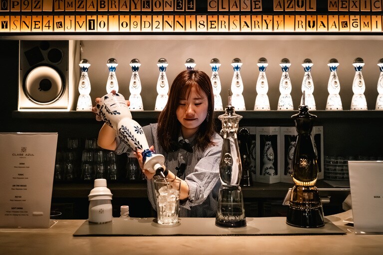 好みの飲み方でクラセアスールのテキーラを堪能。