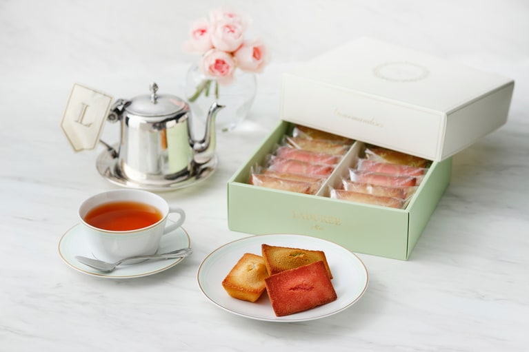 ラデュレ／コフレ・フィナンシェ12個入り　4,320円。