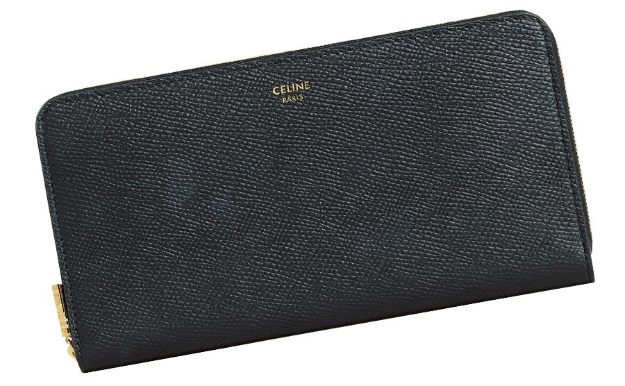 機能性を兼ね備えた長財布は、長く愛され続けるアイテムの一つ。WALLET H10×W19cm 88,000円／セリーヌ(セリーヌ ジャパン)