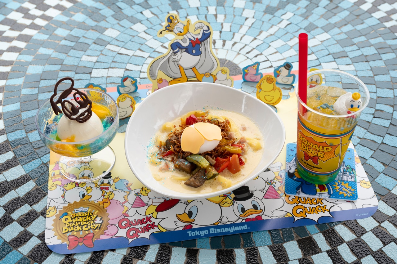 「ダッグダイブ・パスタセット」2,180円、コースター付きスペシャルドリンクへの変更はプラス800円(スペシャルドリンク単品は1,180円)。