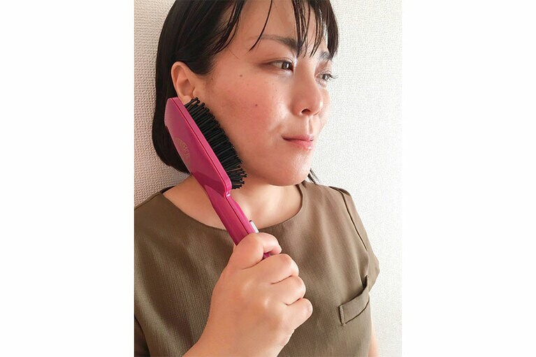 耳の下を刺激して、老廃物をしっかり流す。