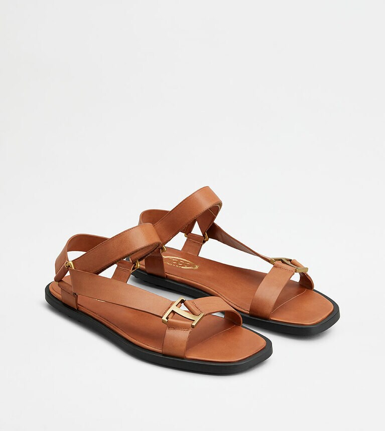 「トッズ T タイムレス サンダル」各86,900円(税込)全2色 TOD’S TERRAZZA限定