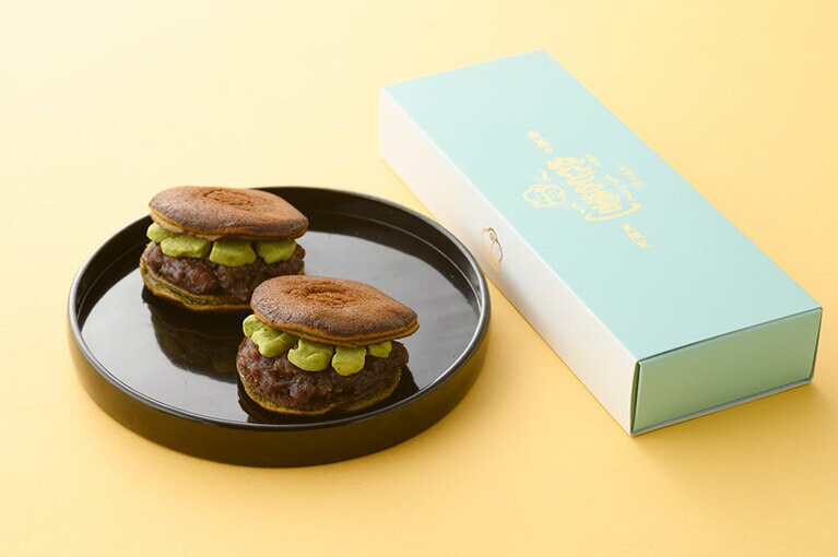 ぬれどら焼きプレミアム 白茶々〈3個・ケース入〉1,296円／梅月堂