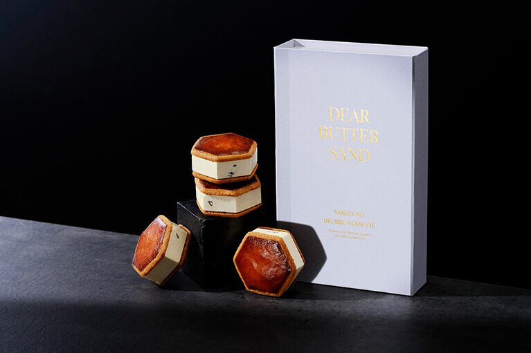 1箱6個入り 4,480円。配送は冷凍で、冷蔵庫で2時間ほど解凍してから食べるのがおすすめ。