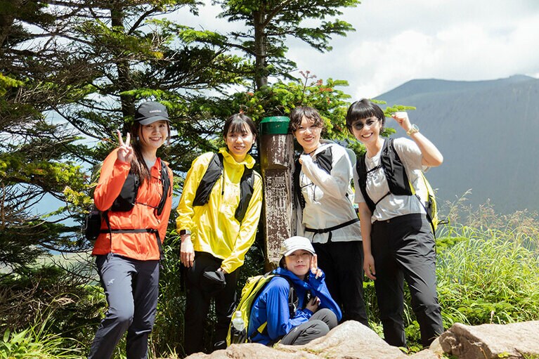 黒斑山の道標の前でも記念写真。