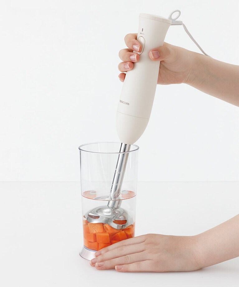 テスコム「ハンドブレンダー　TBL30A」オープン価格（実勢価格6,930円）。