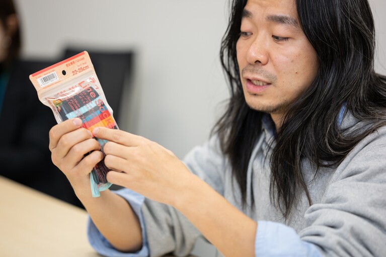 ファミリーマートのコーポレートカラーを「クリーンで安全で美味しいものがある」アイコンの一つに。