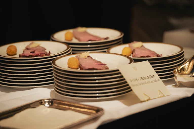 ブッフェでは帝国ホテル自慢のローストビーフが大人気。