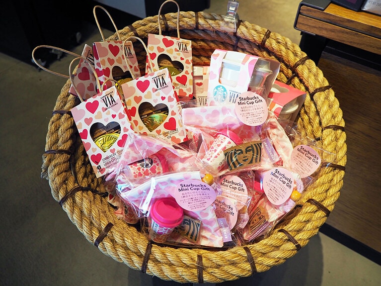 カジュアルに贈りたいギフトアイテムも。