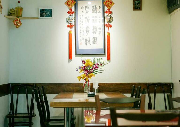 駅地下街とは思えない、広々とした店内。