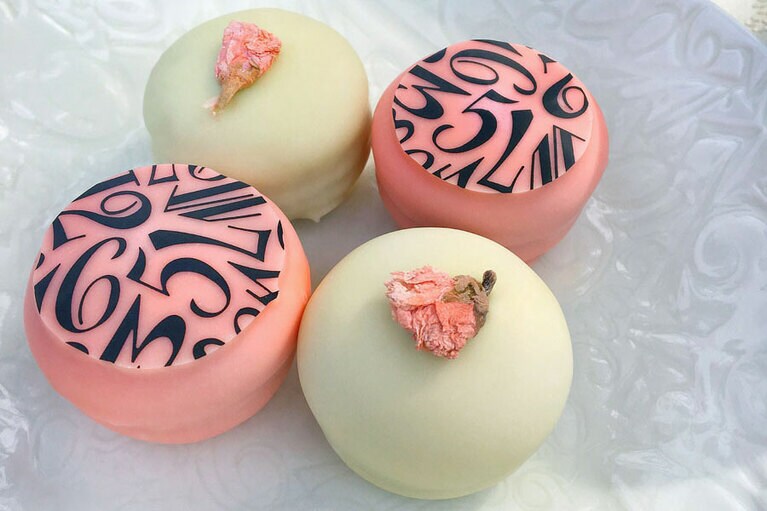 マカロン プランタン -SAKURA-(FRANCK MULLER GENEVE) 4,320円。