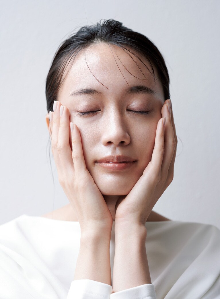 トップス 12,980円／ドゥ ミル アンズ(ヌーズ)［問い合わせ：03-5414-2491］