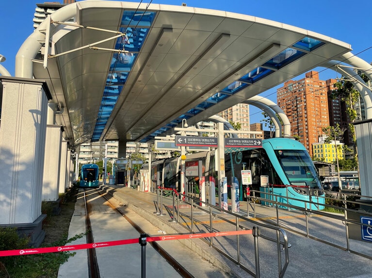 ライトレールの終点駅「淡水漁人碼頭」駅から桟橋の入り口エリアまで、徒歩移動OK。