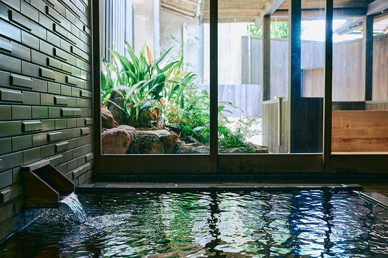 旅館万亭。写真：岡本佳樹