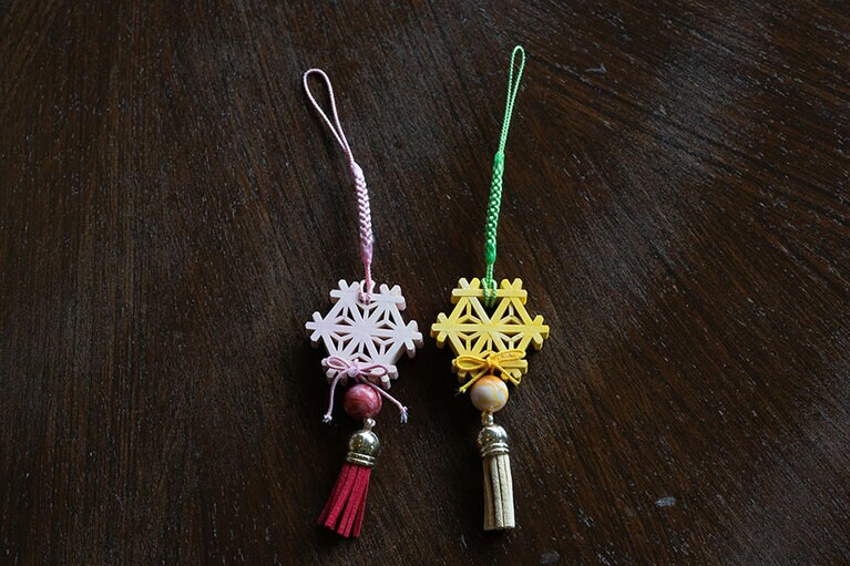 鹿沼組子を代表する「麻の葉模様」は魔除けの意味がある縁起のいい模様。