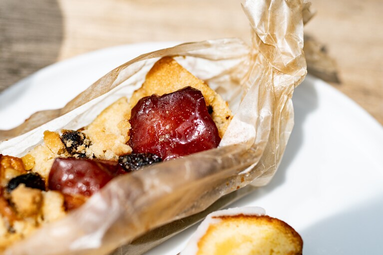 「季節のクランブルタルト -りんご-」テイクアウト500円、イートイン509円。