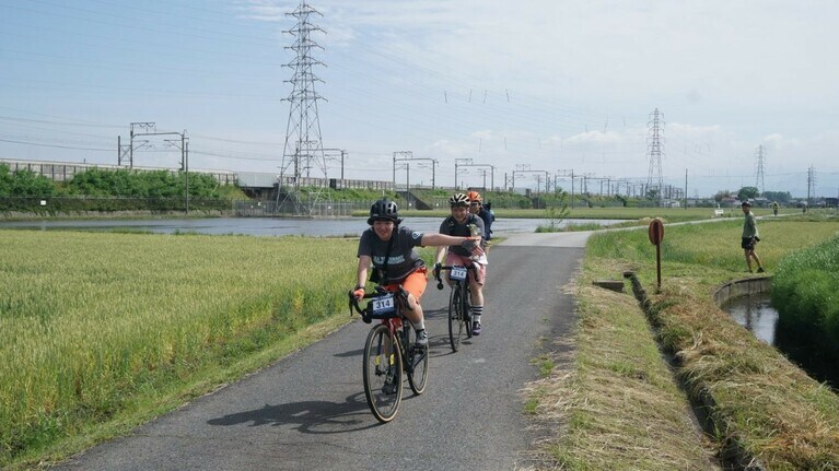 「東近江大会に、癒やされに帰ってきました」と話す、愛知県から参加した、3人のチーム。（提供写真）