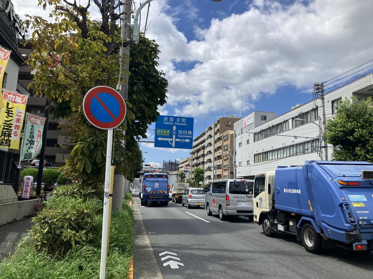 首都高速と合流する交差点へ