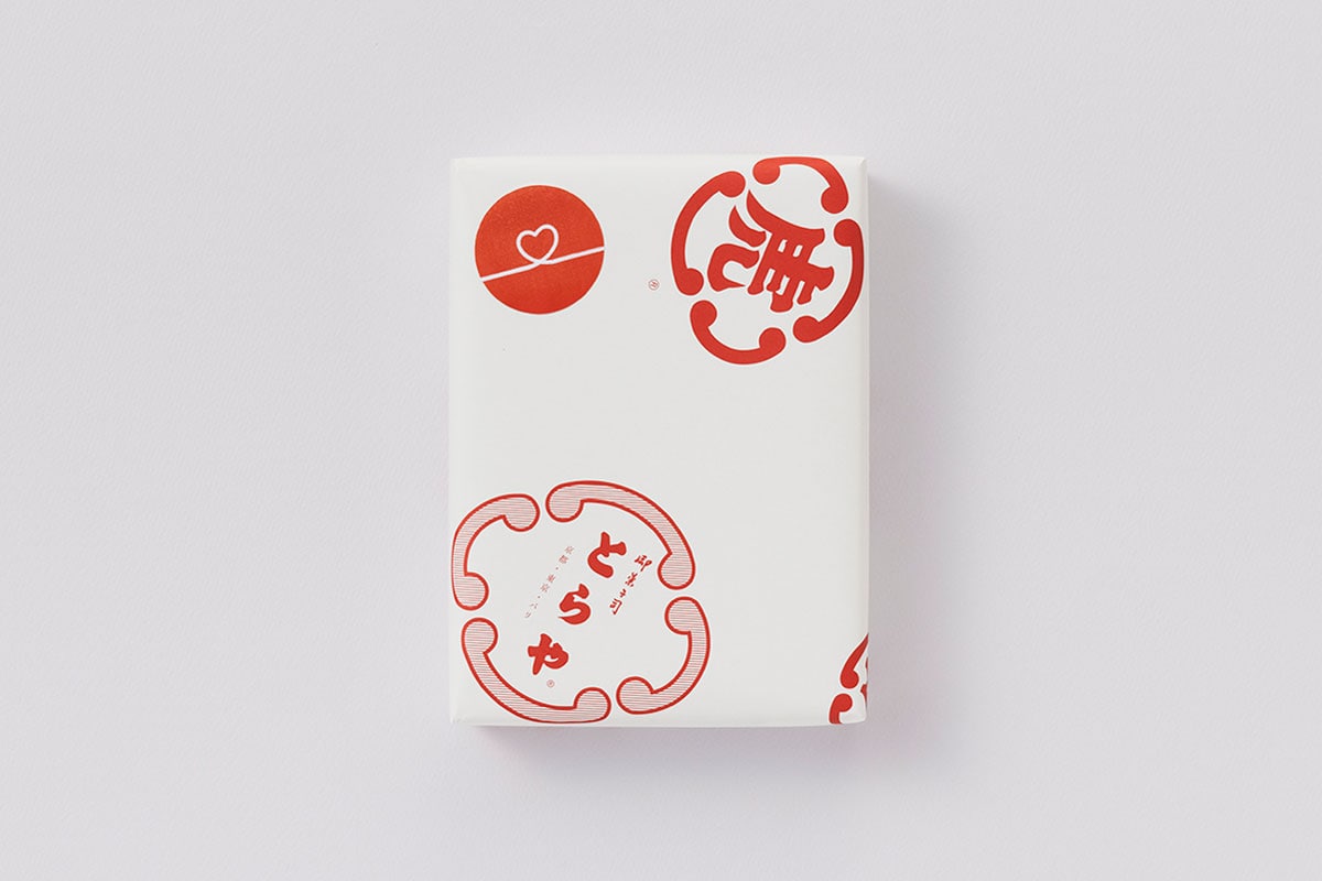 今なら包装紙にハートシールを付けてもらえる！