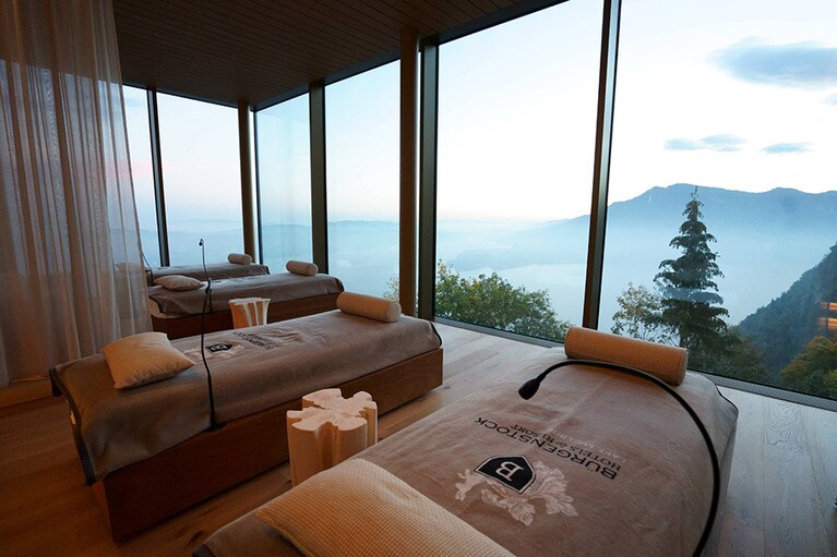 休憩スペースもパノラマビュー。ぐっすり昼寝ができそうだ。